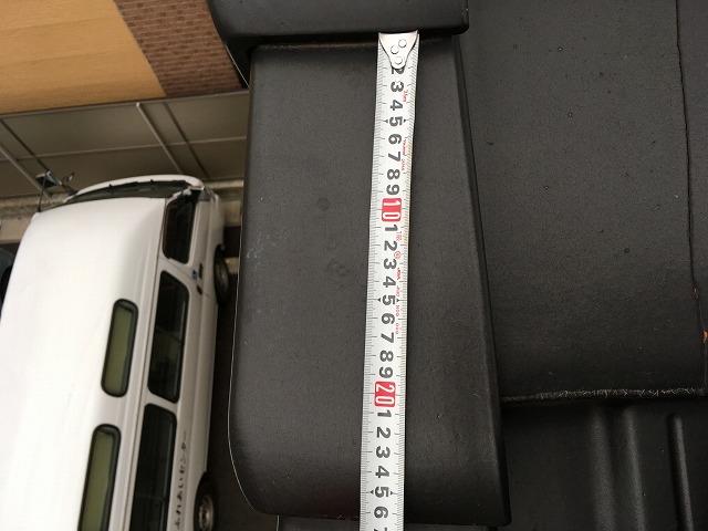 瓦の補修工事も承ってます